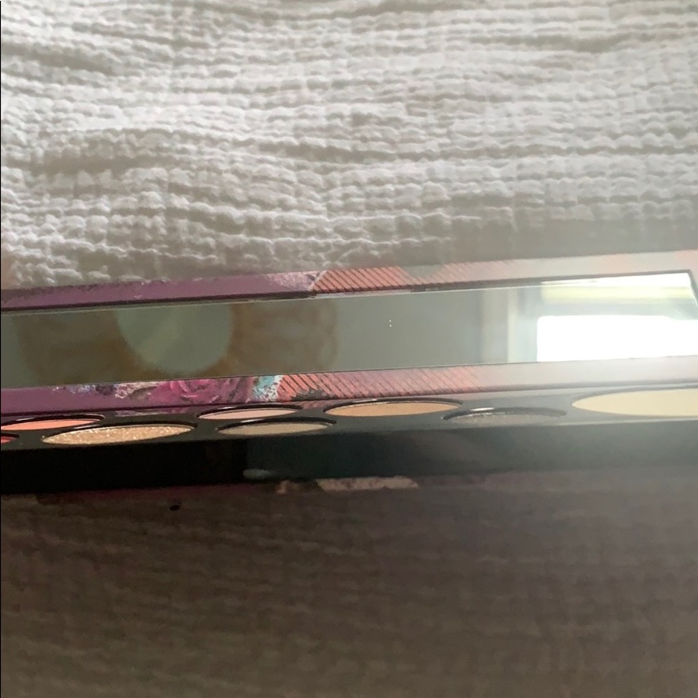 Mac Risktaker eyeshadow - Picture 3 of 3